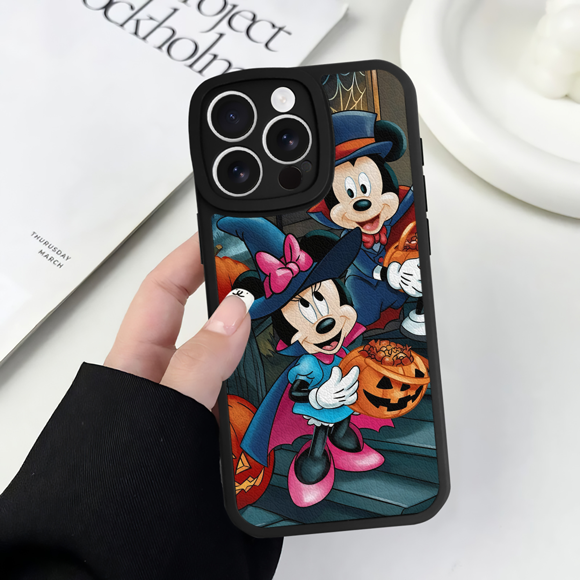 （画像用） ミッキーマウス Mickey Mouse 【iPhone 16シリーズ対応】シリコンスマホケース（レザー調） 材質：シリコン